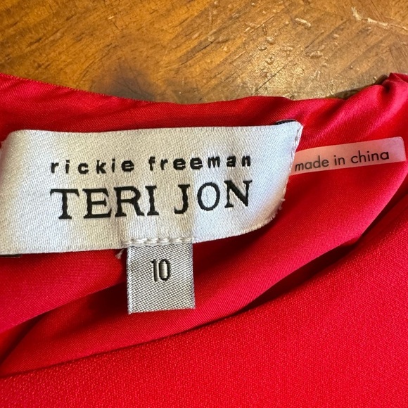 Teri Jon by Rickie Freeman Red Bell-Sleeve Crepe Sheath Dress Size 10 - Picture 15 of 16